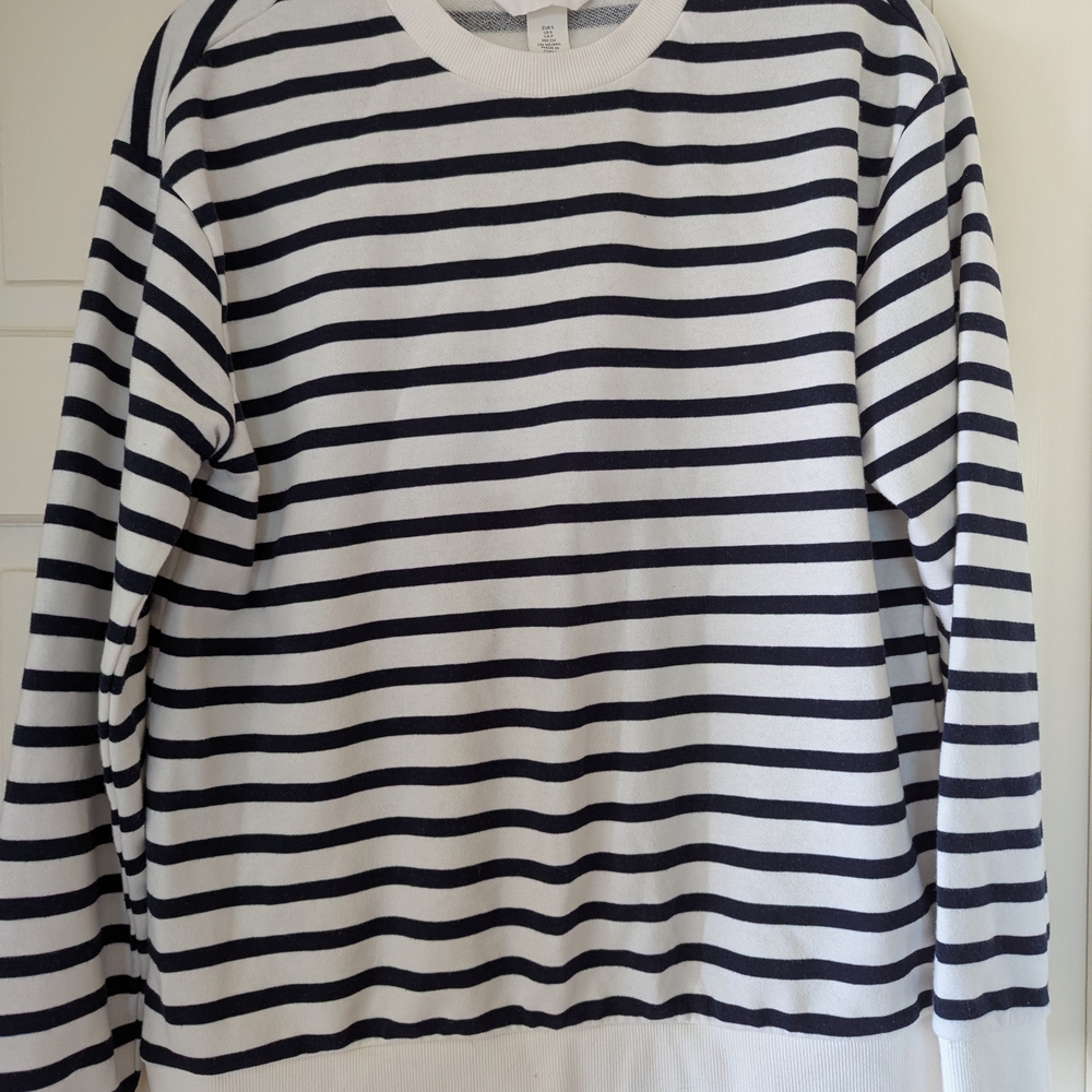 H&M Boxy Black and White Sweatshirt